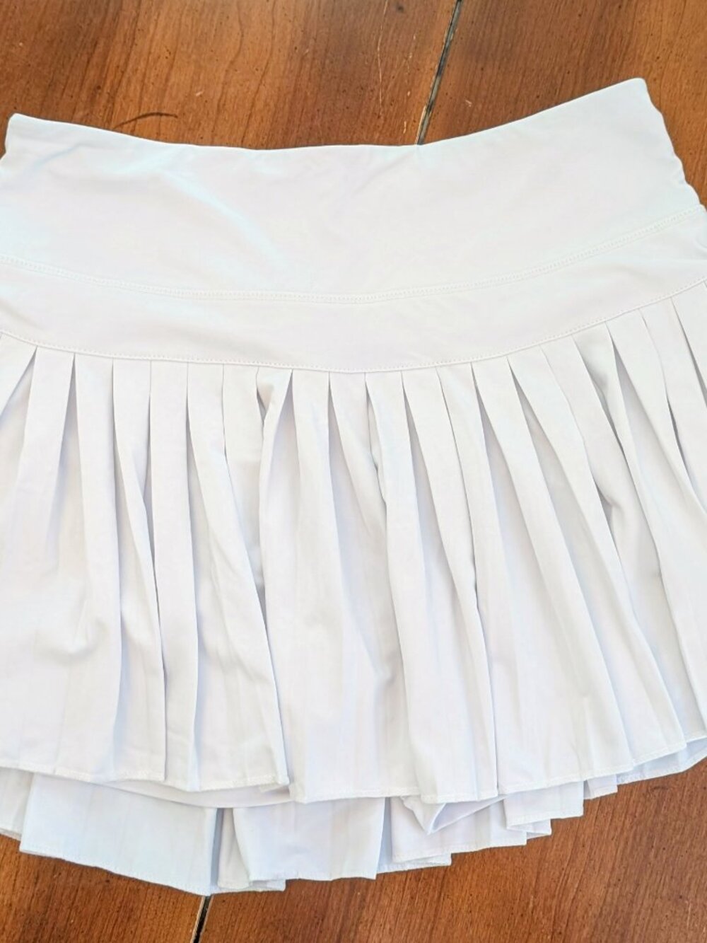 GoldHinge White Pleated Tennis Skort Size Medium NWT